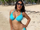 Salma Hayek en la playa.