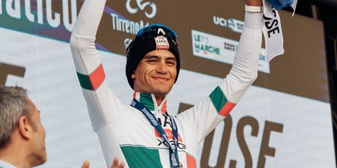 Isaac del Toro celebra una victoria en 2026