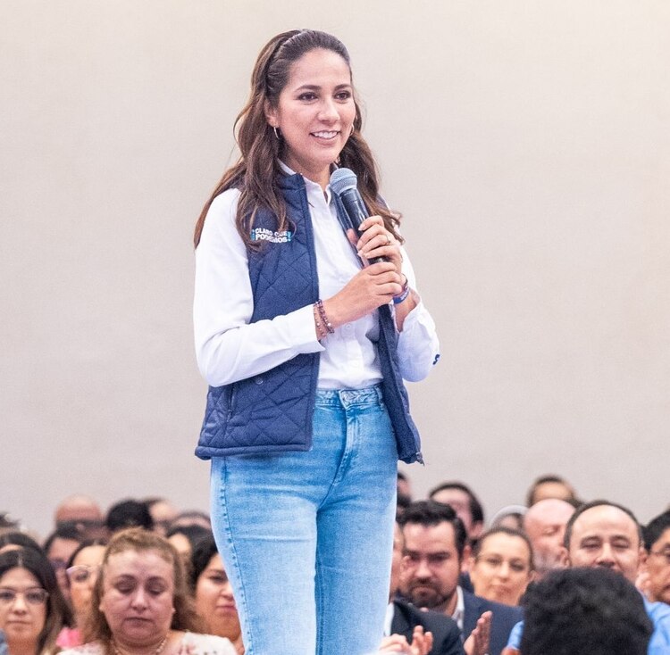 Libia Dennise García Muñoz Ledo se reunió con 17 Colegios de profesionistas del COPREG