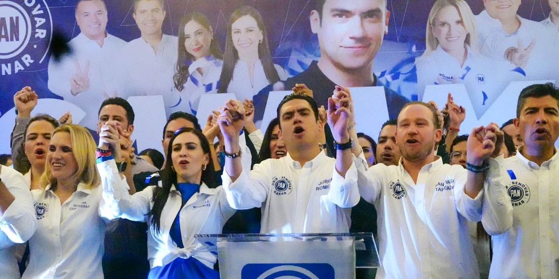 Jorge Romero (centro) celebró su triunfo con simpatizantes, ayer.