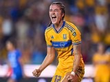 Diana Ordoñez festejando la segunda anotación de Tigres Femenil.