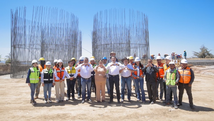 Al centro, el gobernador Alejandro Armenta.