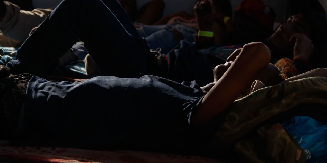 Migrantes de diversas nacionalidades llegaron al albergue provisional en Ciudad Juárez.