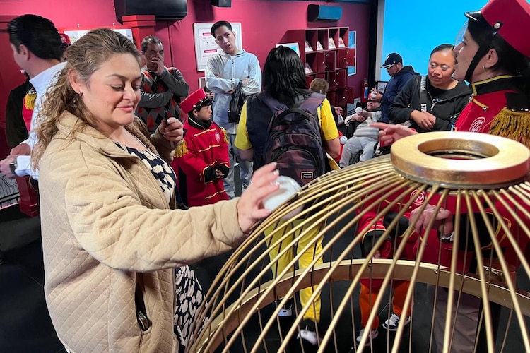 Visitantes conocen la historia de la Lotería Nacional a través de dinámicas interactivas gratuitas.