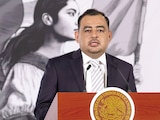 Julio León, coordinador de Becas para el Bienestar, en conferencia, ayer.