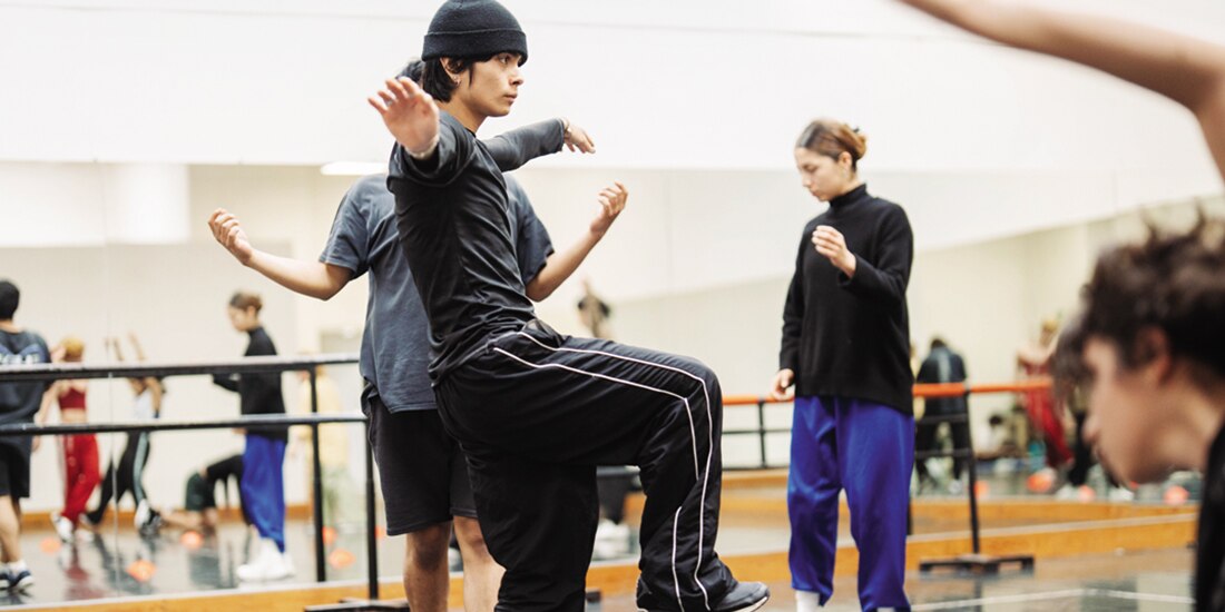 Clase en la Compañía Juvenil de Danza Contemporánea