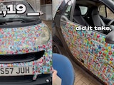 Fan cubre su carro con estampas de la Copa del Mundo 2026