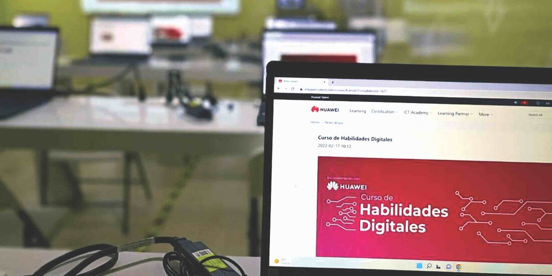 Busca capacitar a estudiantes de diversos niveles, para desarrollar sus habilidades digitales.