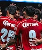 Jugadores del Toluca celebran un gol contra el Necaxa en el Estadio Nemesio Díez.