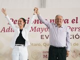 Claudia Sheinbaum, virtual presidenta electa, junto al presidente Andrés Manuel López Obrador, durante evento en Querétaro.