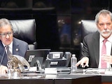 El senador Higinio Martínez y el secretario Édgar Amador, ayer.