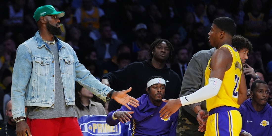 LeBron James en un juego de la NBA. Todavía no debuta con los Lakers esta temporada