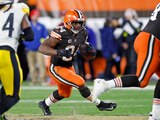Nick Chubb (24), running back de los Browns, durante el partido de la Semana 3 de la NFL contra los Steelers.