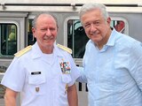 Rafael Ojeda Durán y AMLO en Manzanillo, Colima.