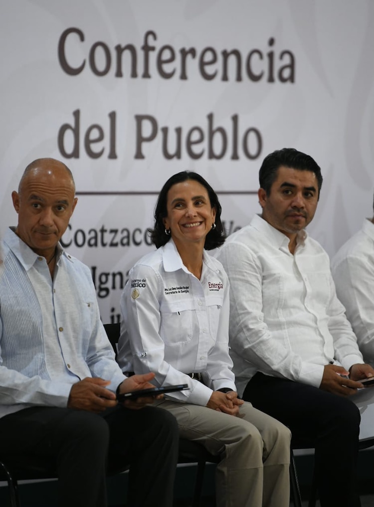 La presidenta Claudia Sheinbaum encabezó la presentación del plan de soberanía energética junto a Luz Elena González y Juan Carlos Carpio.