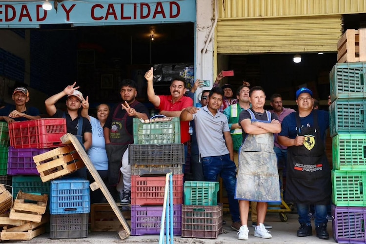 La inversión en infraestructura pública ha facilitado la conexión de productores potosinos con mercados nacionales.