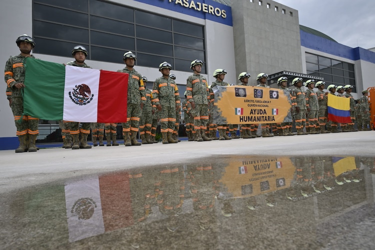 Elementos castrenses mexicanos.