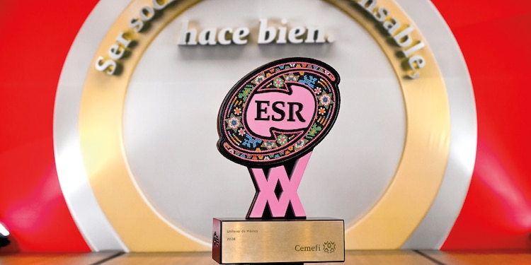 Reconocimiento entregado por
Cemefi a Unilever por dos décadas
de ser ESR.