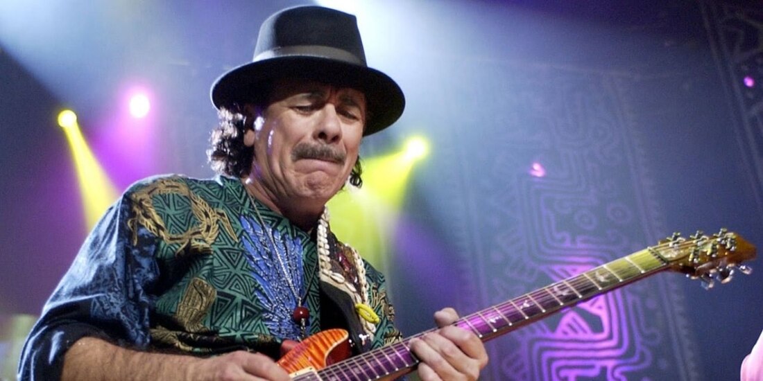 Reportan que Carlos Santana se desmayó en el escenario 