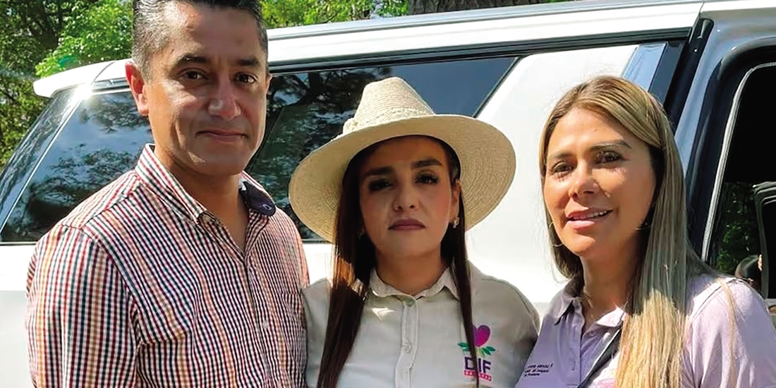 LA ALCALDESA Grecia Quiroz (c), con Samuel García y Yesenia Méndez, en imagen de archivo. La funcionaria municipal solicitó ayer que la investigación del asesinato de su esposo sea atraída por la FGR.
