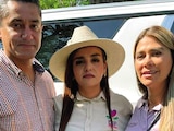 LA ALCALDESA Grecia Quiroz (c), con Samuel García y Yesenia Méndez, en imagen de archivo. La funcionaria municipal solicitó ayer que la investigación del asesinato de su esposo sea atraída por la FGR.