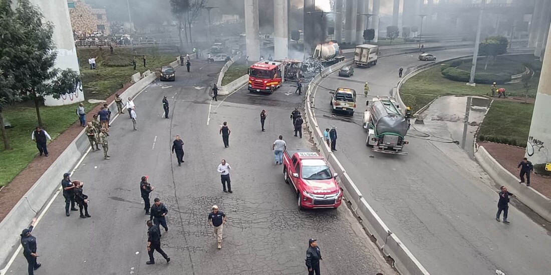 Volcadura de una pipa en el Puente de La Concordia, alcaldía Iztapalapa.