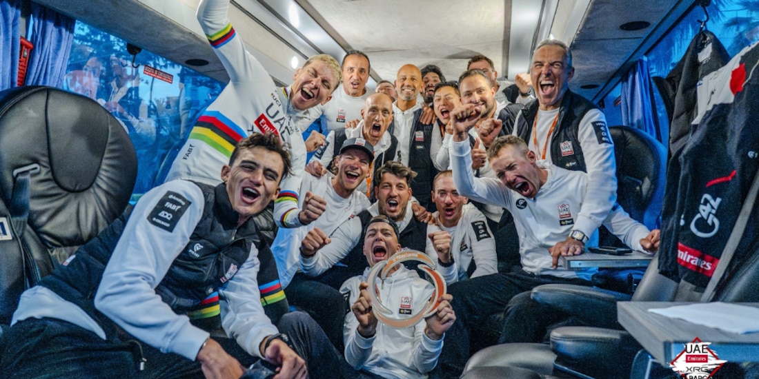 El UAE Team Emirates-XRG se llevó el trofeo de Milán-San Remo.