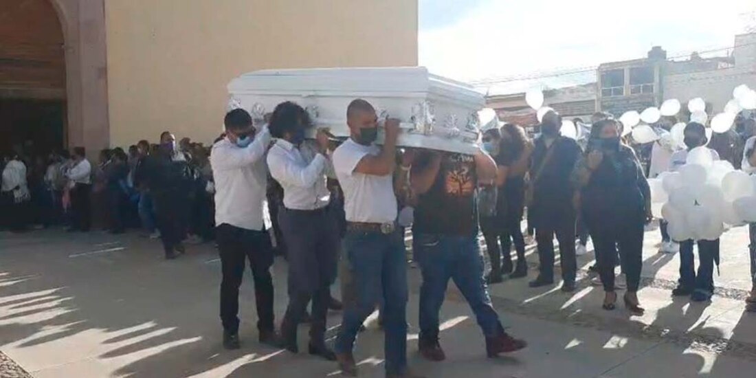 Decenas de personas acompañaron a Valeria Landeros en su último adiós