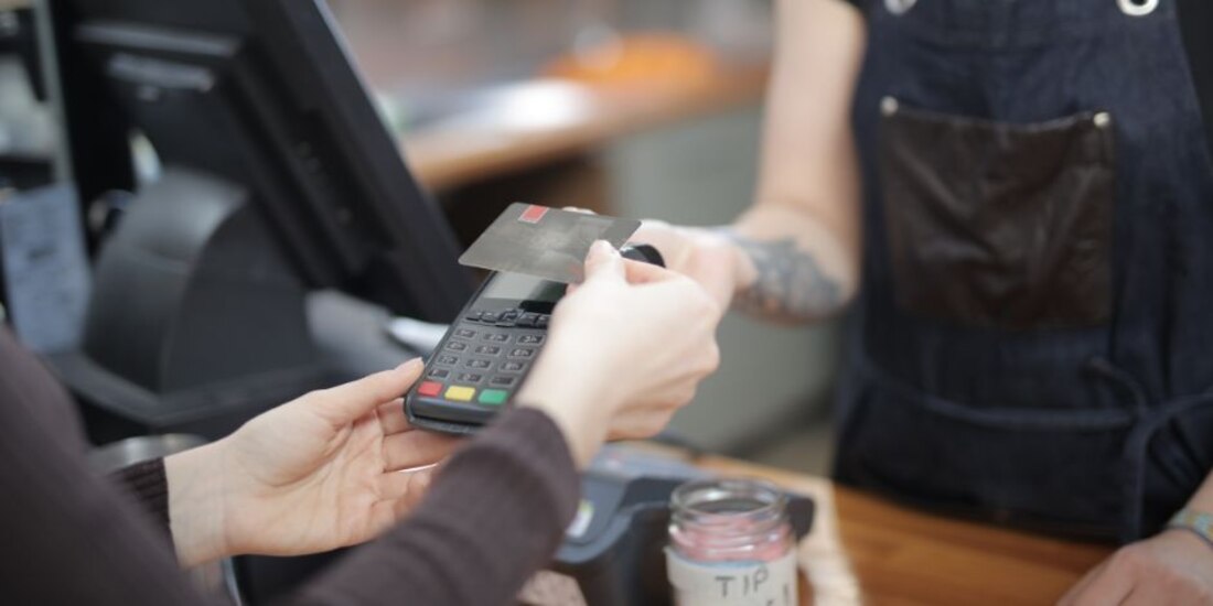 Adiós a las tarjetas de crédito y débito. Por esta razón ya no se usarán