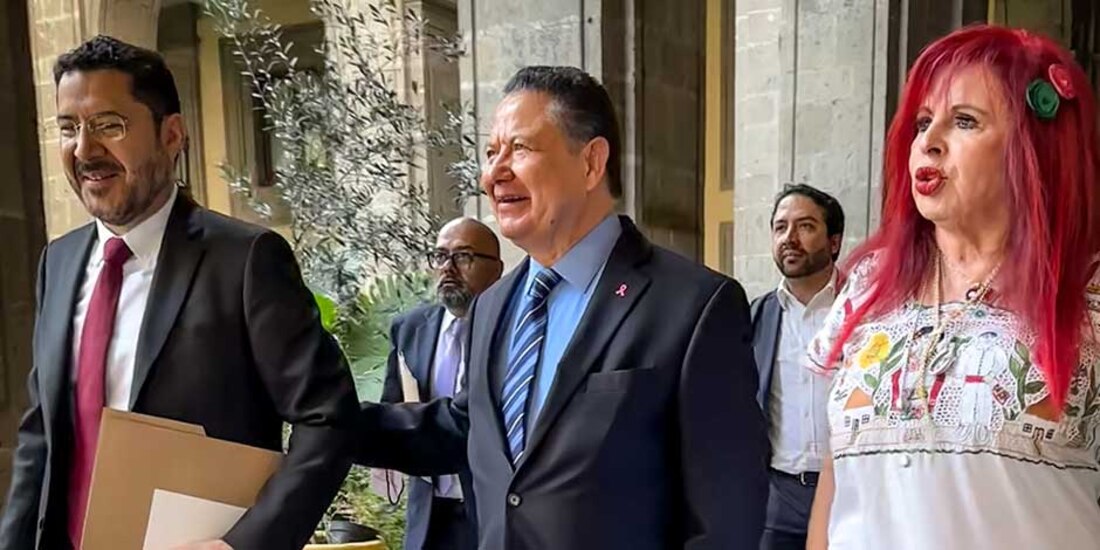 El gobernador de Hidalgo, Julio Menchaca, acompañado de Layda Sansores de Campeche y Martí Batres, jefe de Gobierno de la CDMX