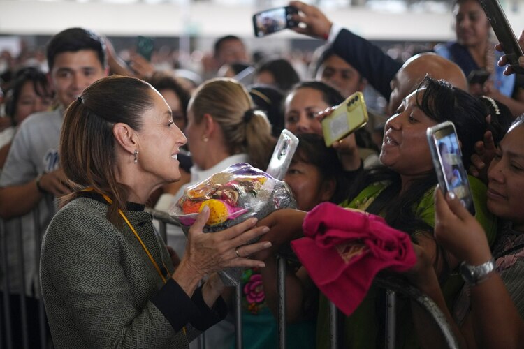 La presidenta destacó programas sociales y obras de infraestructura.