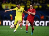 Diogo Jota, del Liverpool, y Juan Foyth, del Villarreal, durante la semifinal de la Champions League.