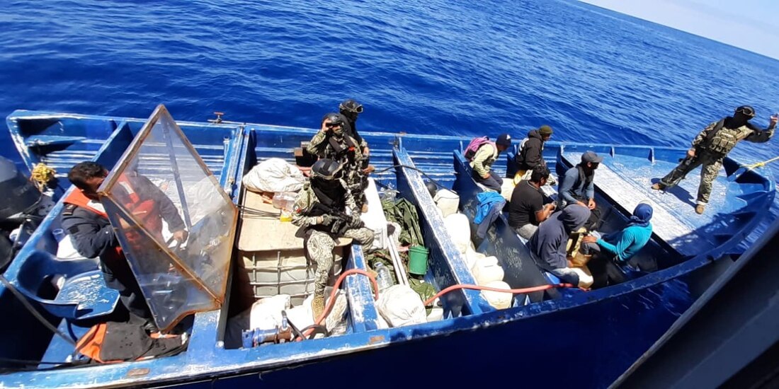 Marina decomisa drogas y combustibles en Colima y Jalisco