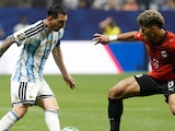 Leo Messi en una jugada en el Argentina vs Egipto.