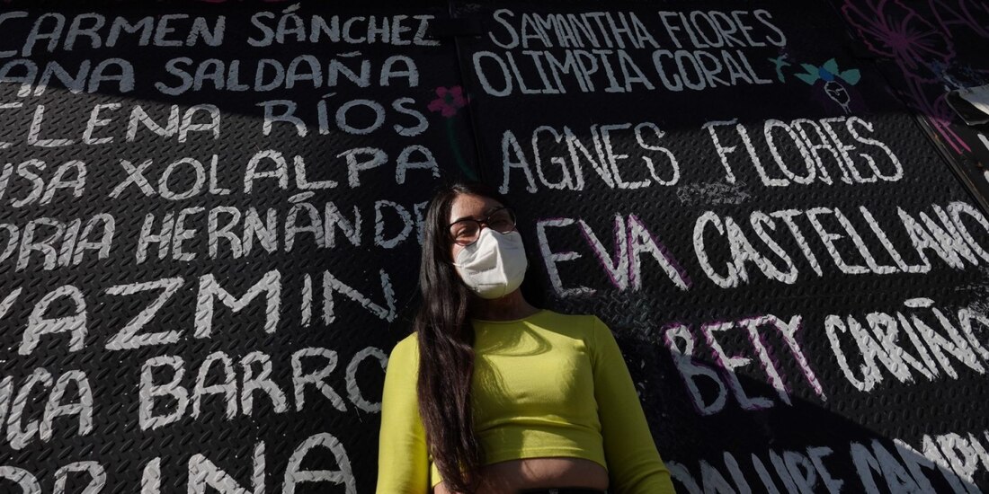 La saxofonista María Elena Ríos, víctima de ataque de ácido, acudió al Encuentro de Resistencias, en el que se escuchó su lucha en la Glorieta de las Mujeres que Luchan.