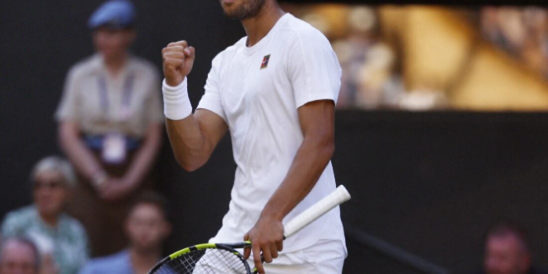 Carlos Alcaraz celebra un set ganado ante Norrie, ayer.