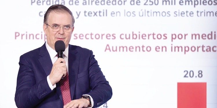 Marcelo Ebrard, titular de la SE, ayer en conferencia de prensa.