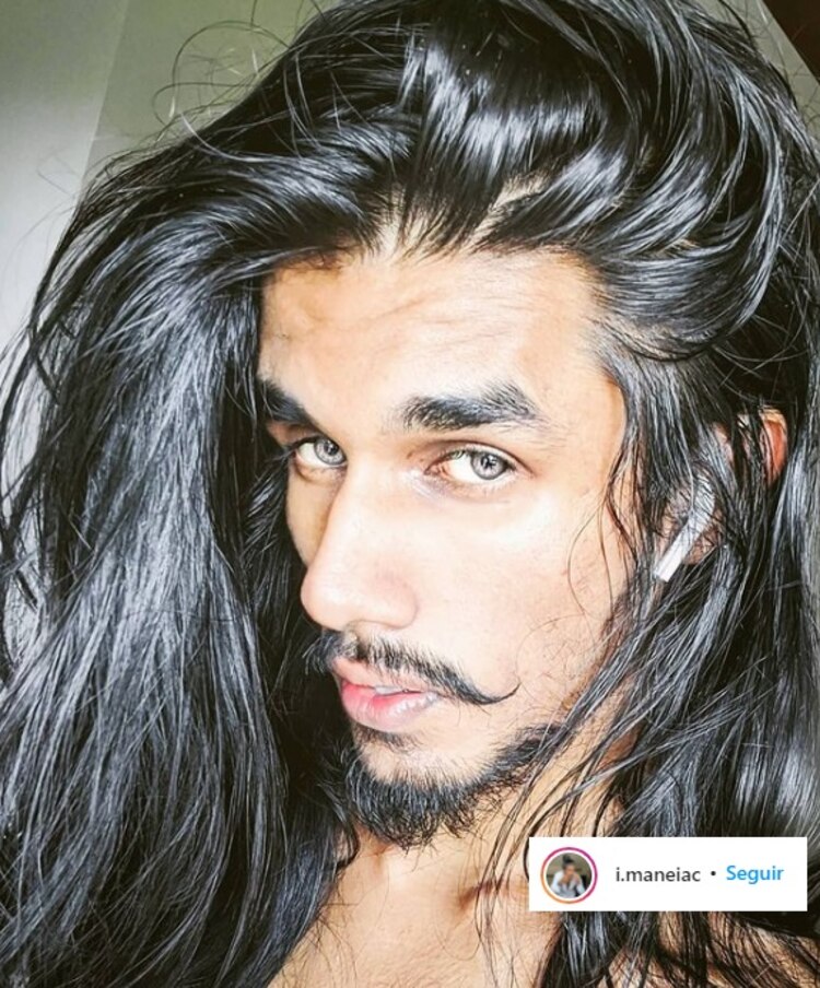 El joven recibió burlas y comentarios malintencionados por tener el cabello largo