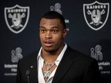 La selección de primera ronda de los Raiders de Las Vegas Tyree Wilson habla durante la conferencia de prensa en su presentación con el equipo el viernes 28 de abril del 2023.