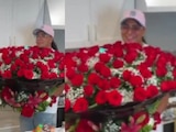 Emma Coronel recibe un enorme ramo de rosas de Davis Flow; así reaccionó la esposa de El Chapo