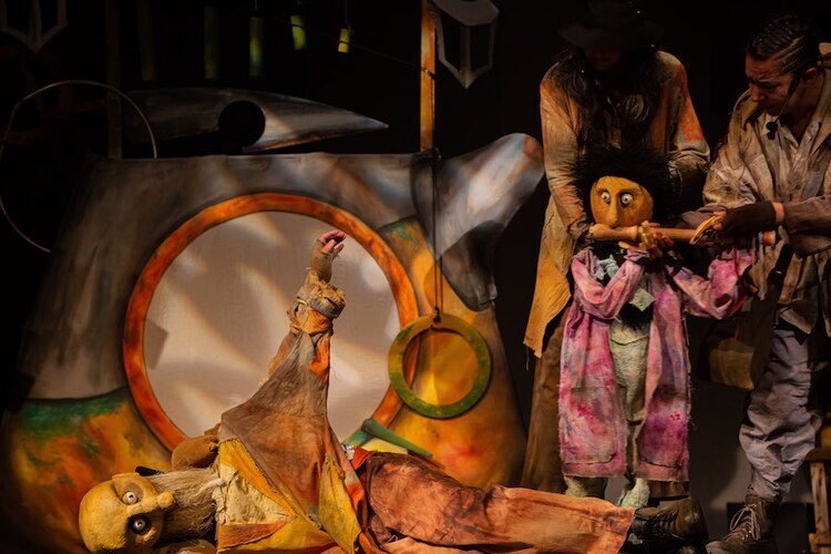 Una de las protagonistas es Leonora, una niña sordomuda.