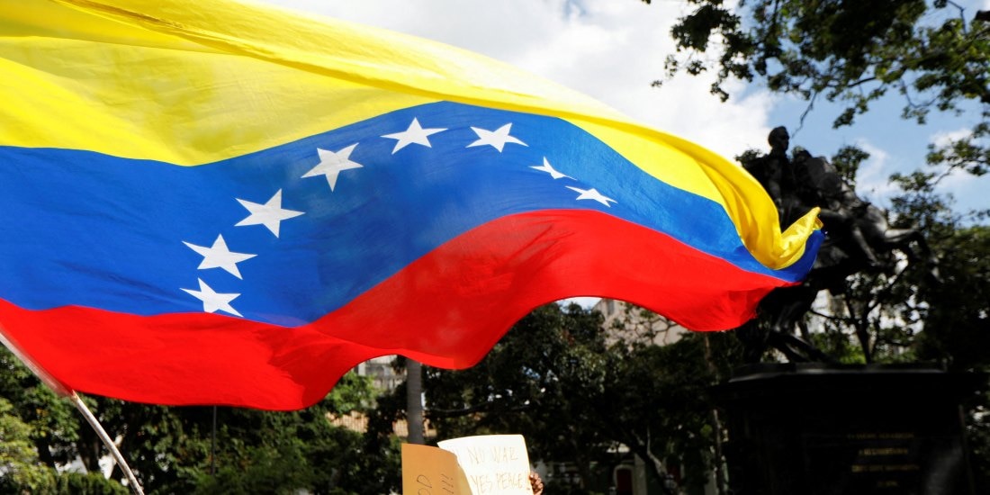 Rusia desmiente la evacuación de sus diplomáticos de Venezuela.