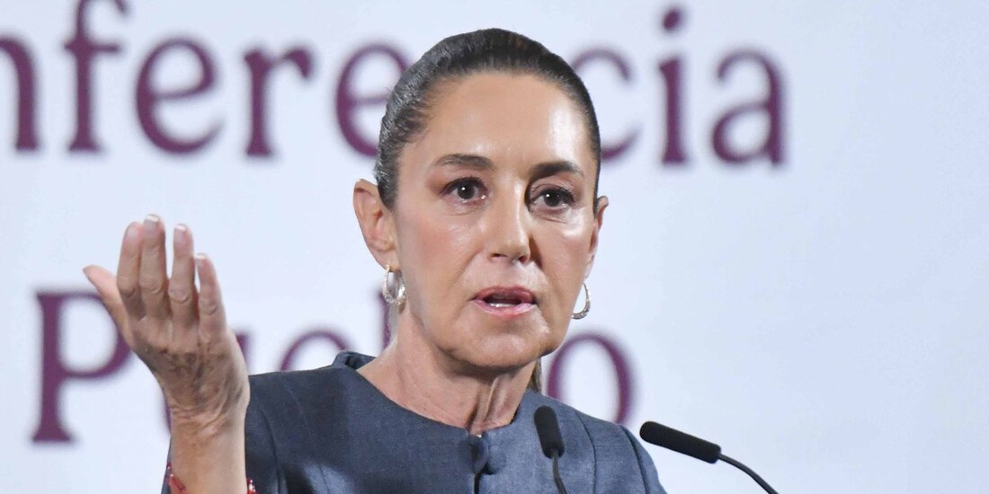 Claudia Sheinbaum, Presidenta de México, durante su intervención en la conferencia matutina realizada en Palacio Nacional el 22 de abril