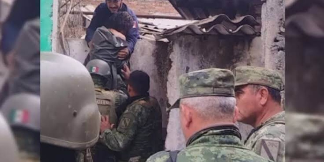 Momento en que la víctima es liberada de su encierro, el martes.