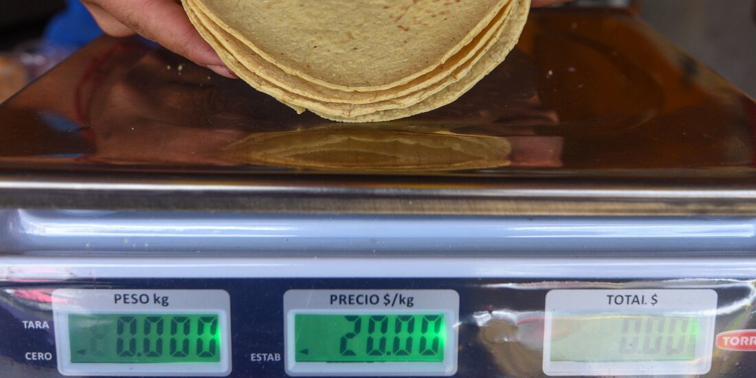 Pese a la baja en la inflación, analistas consideran que persisten presiones en la parte de alimentos y servicios, lo cual puede retrasar la convergencia a la meta de 3 por ciento.