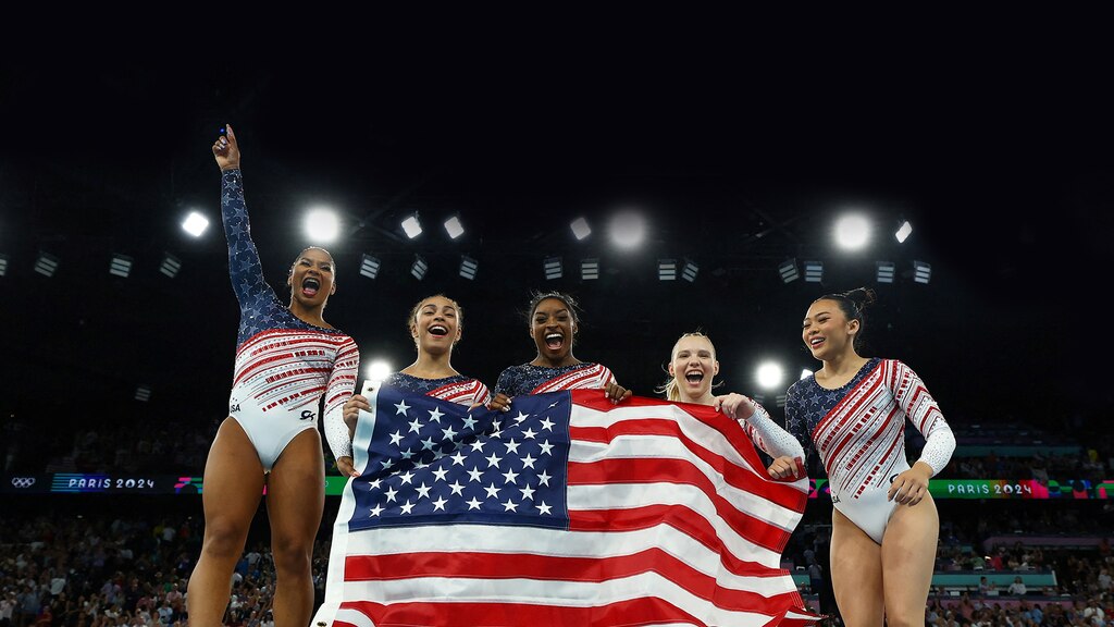 Las estadounidenses festejan su oro, ayer.