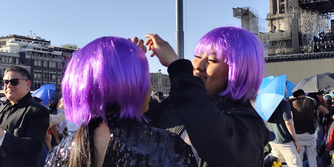 Shakira en el Zócalo: entre pelucas moradas, bellos outfits y emoción se vive antes del show