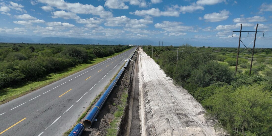 Aspectos de la segunda línea del Acueducto "Guadalupe Victoria", en Tamaulipas.