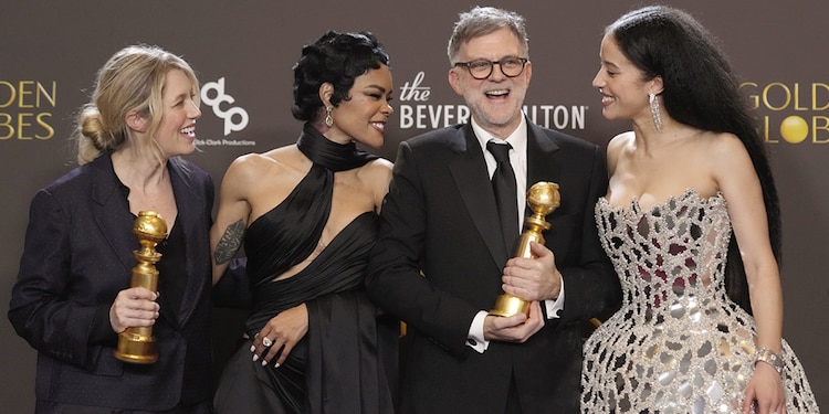 Paul Thomas Anderson con las actrices de Una batalla tras otra.