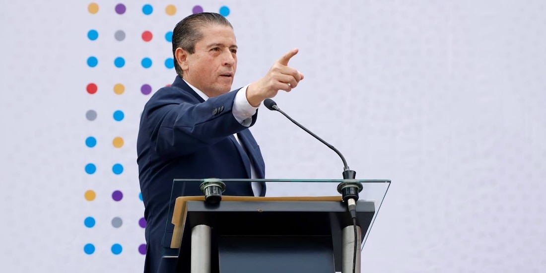 Giovani Gutiérrez Aguilar preside la ceremonia cívica por el 216 Aniversario de la Independencia de México en Coyoacán.
